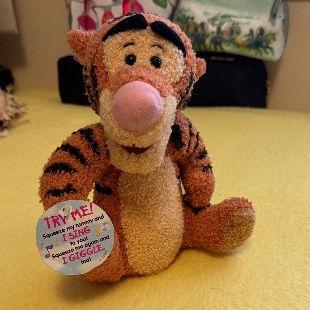 Vintage 1998 Disney Sing N Giggle Tigger Plush Animated Pooh Fisher